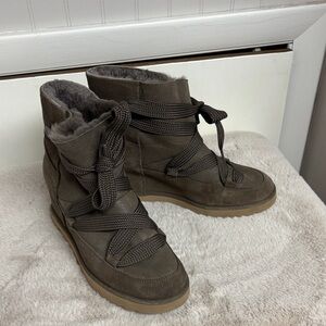 Ugg Classic Femme Lace Up boots